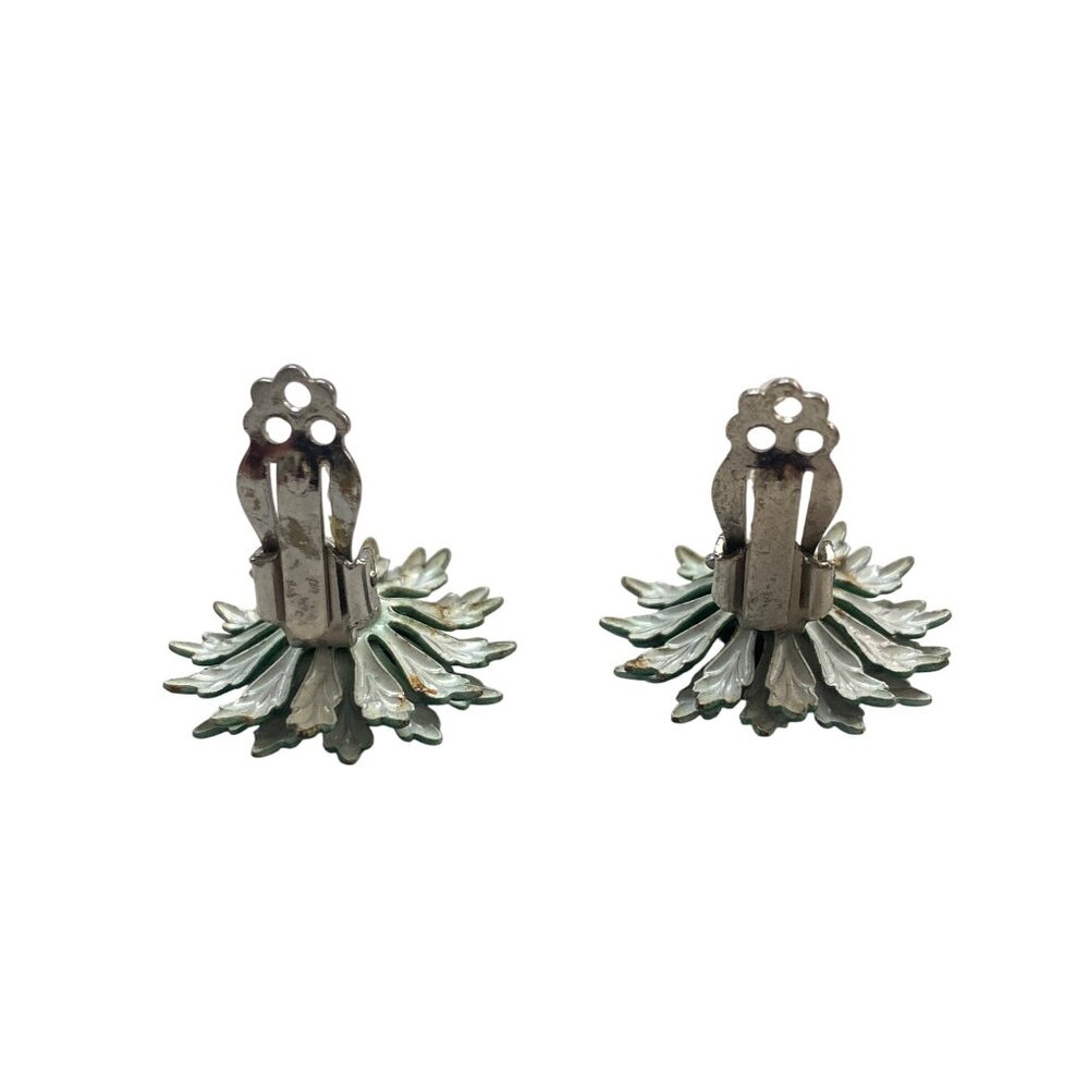 Vintage Green Floral Clip-On Earrings With Textured Leaf Design - Picture 6 of 6